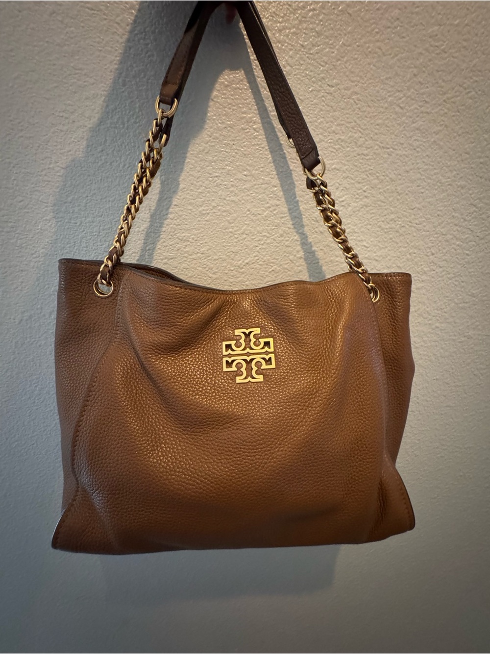 Tory Burch Thea Chestnut Pebbled Leather Shoulder Bag with Gold Logo